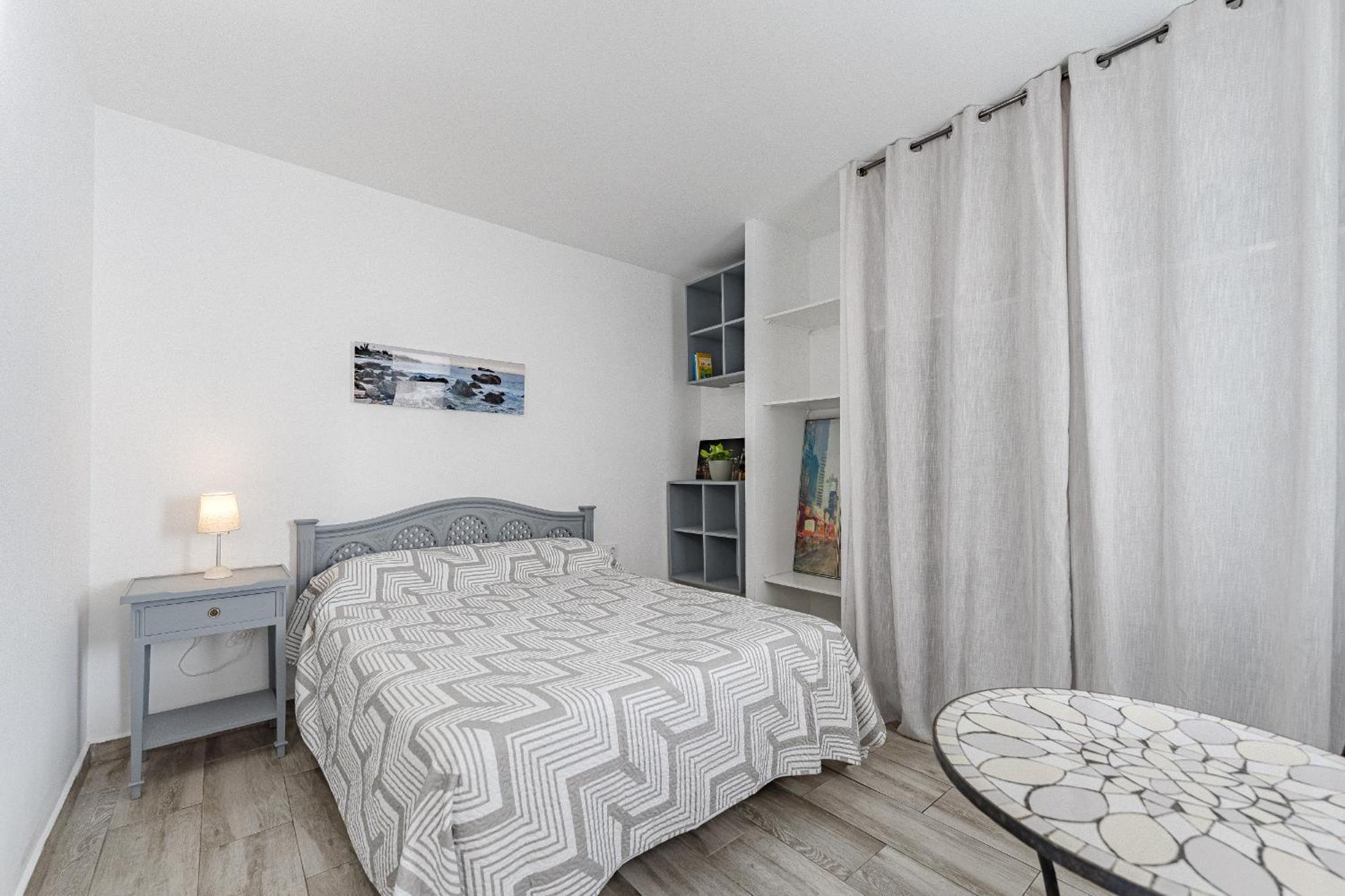 Primavera Tranquil Retreat 2-Bedroom Apartment With Balcony, Garden View & Fiber Wifi Arona  Bagian luar foto