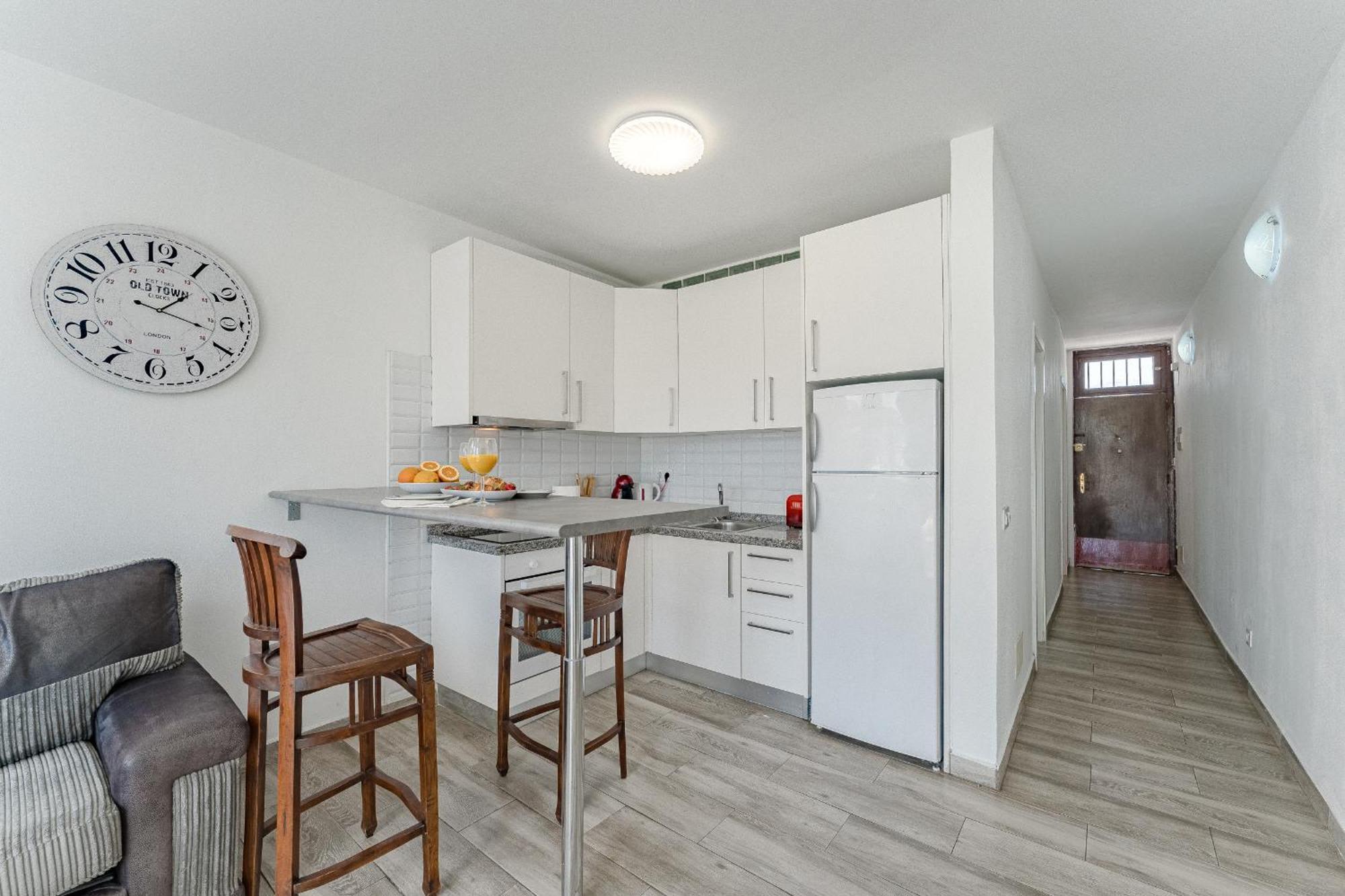 Primavera Tranquil Retreat 2-Bedroom Apartment With Balcony, Garden View & Fiber Wifi Arona  Bagian luar foto