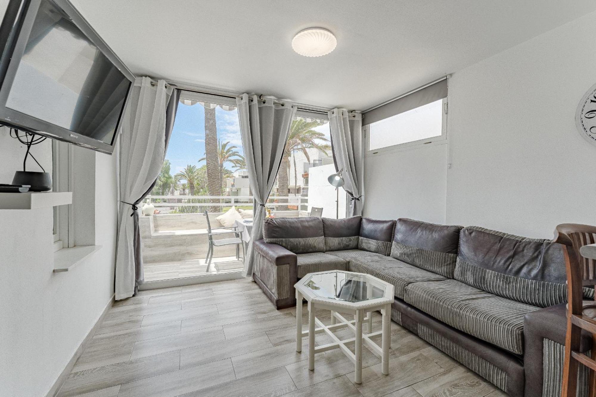 Primavera Tranquil Retreat 2-Bedroom Apartment With Balcony, Garden View & Fiber Wifi Arona  Bagian luar foto