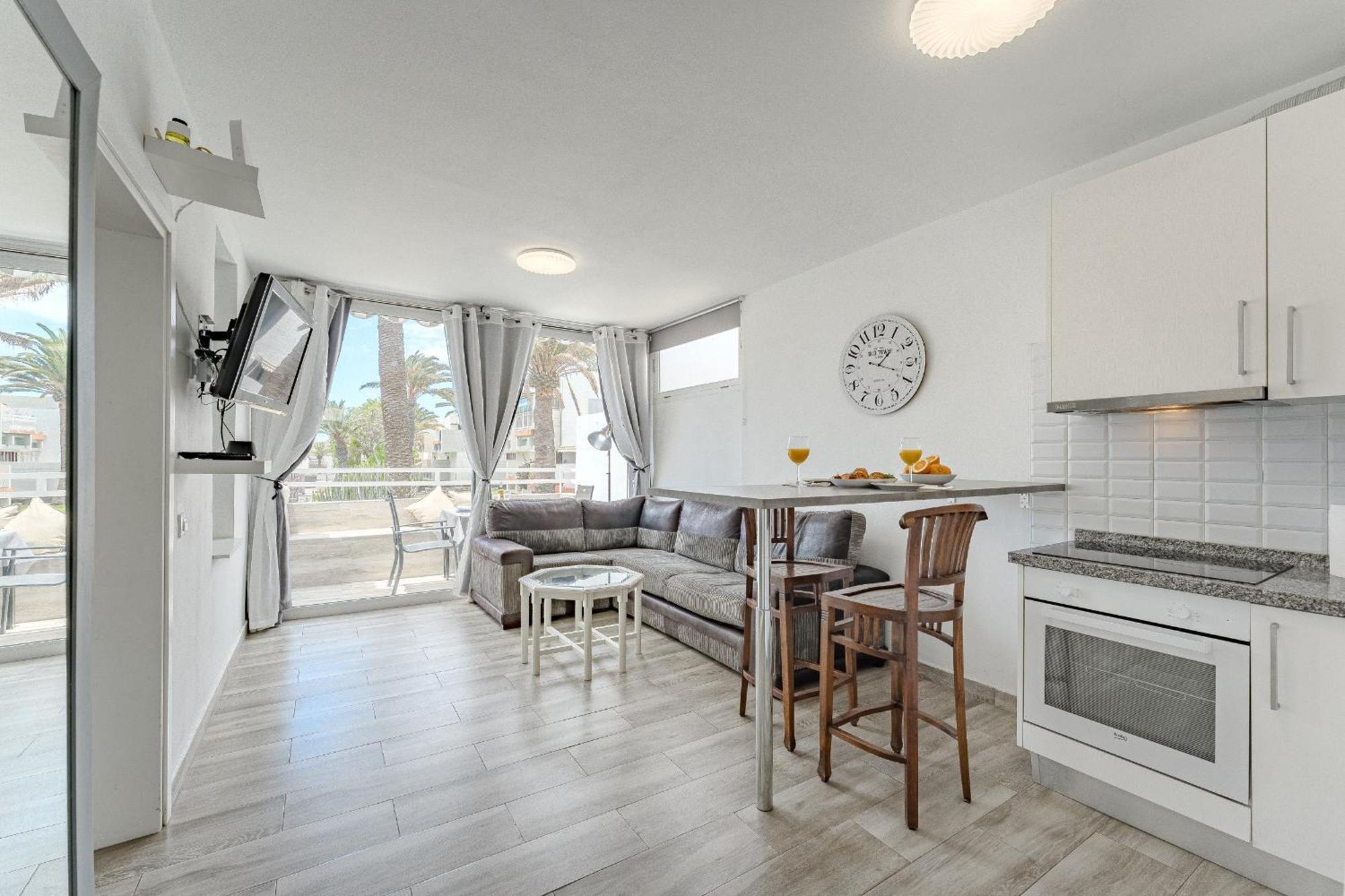 Primavera Tranquil Retreat 2-Bedroom Apartment With Balcony, Garden View & Fiber Wifi Arona  Bagian luar foto