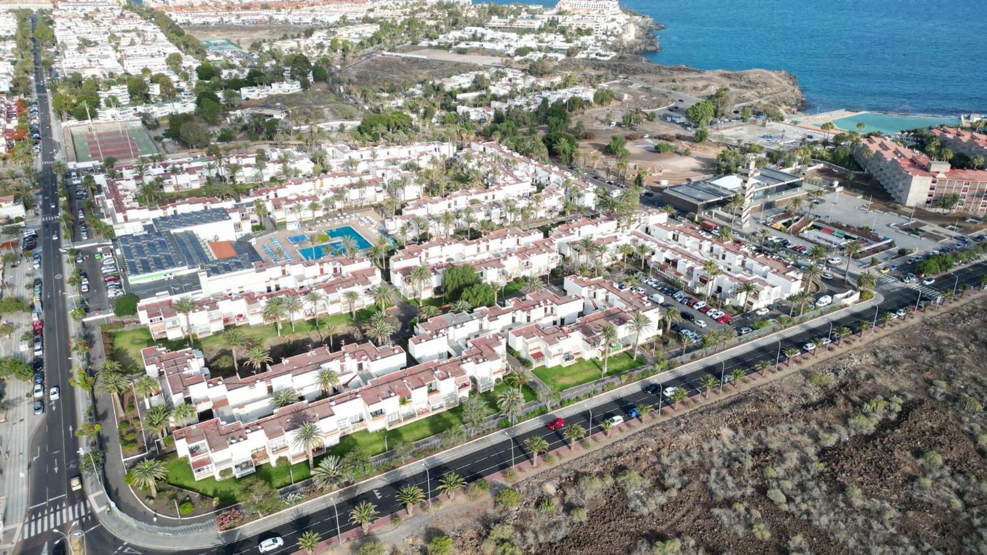 Primavera Tranquil Retreat 2-Bedroom Apartment With Balcony, Garden View & Fiber Wifi Arona  Bagian luar foto