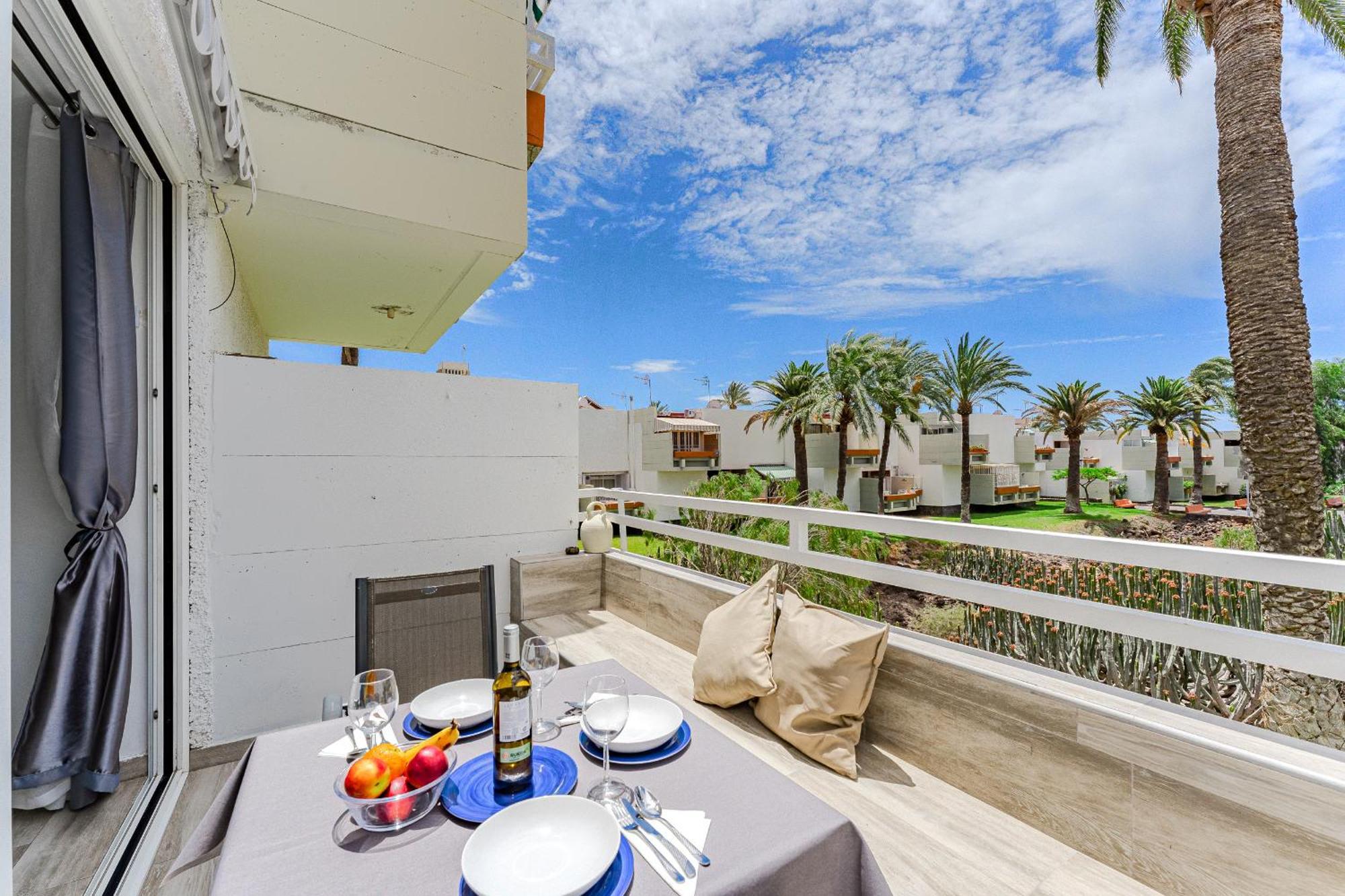 Primavera Tranquil Retreat 2-Bedroom Apartment With Balcony, Garden View & Fiber Wifi Arona  Bagian luar foto