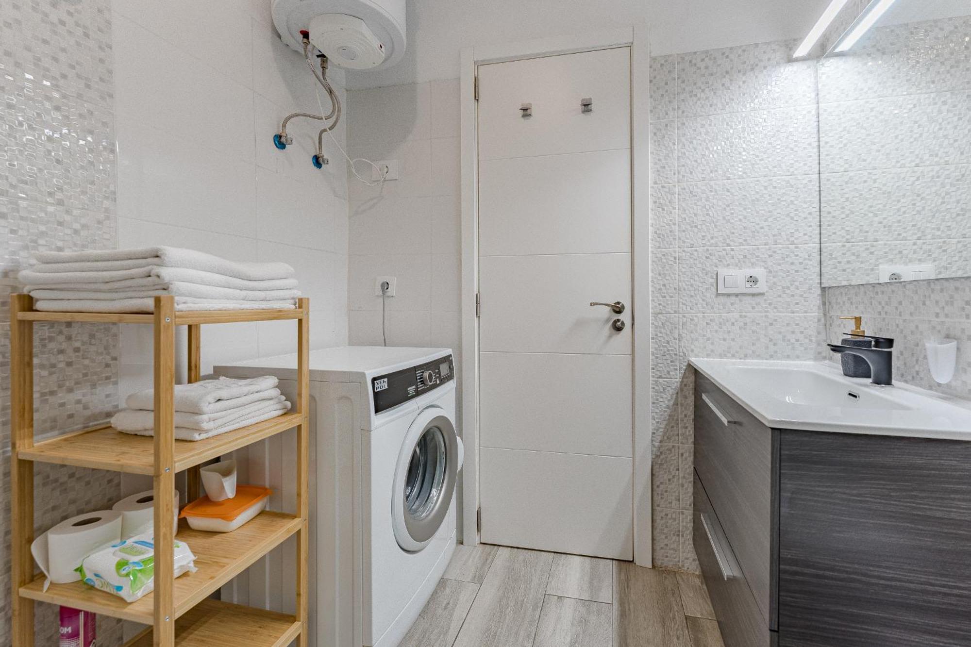 Primavera Tranquil Retreat 2-Bedroom Apartment With Balcony, Garden View & Fiber Wifi Arona  Bagian luar foto